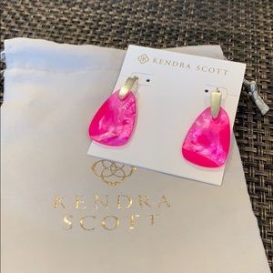Kendra Scott earrings-magenta mother of pearl